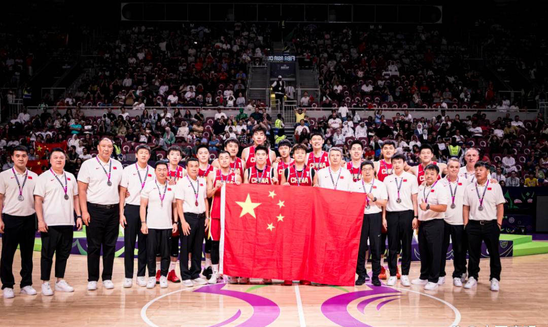 南宫体育-包含江苏男篮发布备战花絮，转会期遗憾出局，世预赛任务艰巨，控场能力成焦点的词条