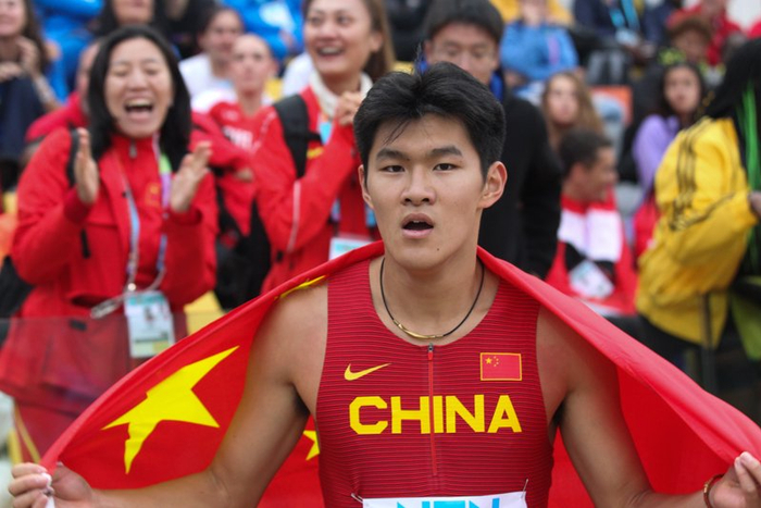 NG体育- 田径公开赛焦点战：蓬莱迅豹队鏖战云贵巨龙队，新星闪耀。反击锐度十足