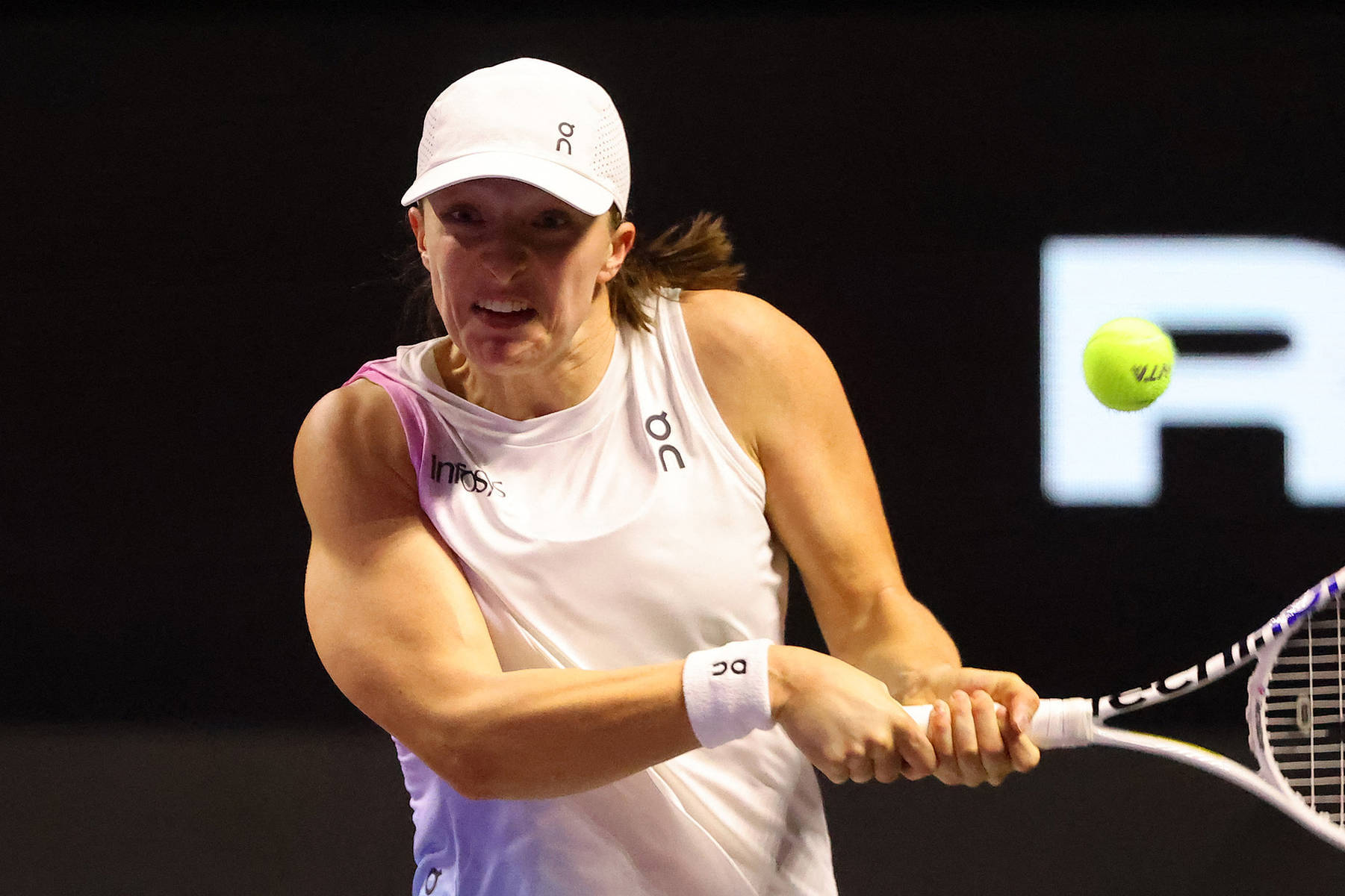 南宫体育-F1半决赛焦点战：中原天狼队强势横扫东城白虎队，新星闪耀。客场静默反击的简单介绍